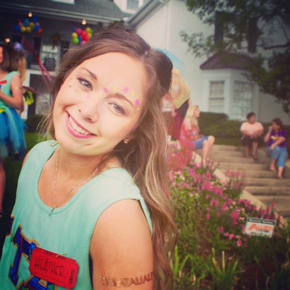 Meet your Posher, Heather - Picture 2 of 4